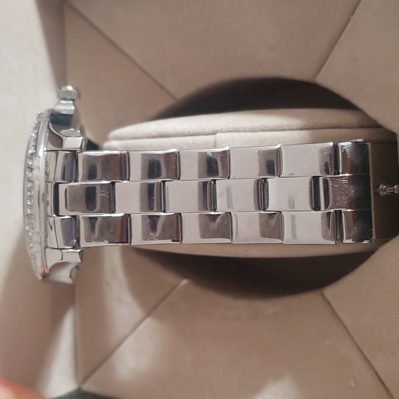 Guess Watch - Picture 2 of 3